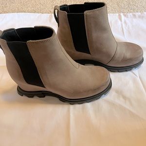 SOREL JOAN OF ARCTIC III WEDGE CHELSEA SNOW BOOT IN TAUPE